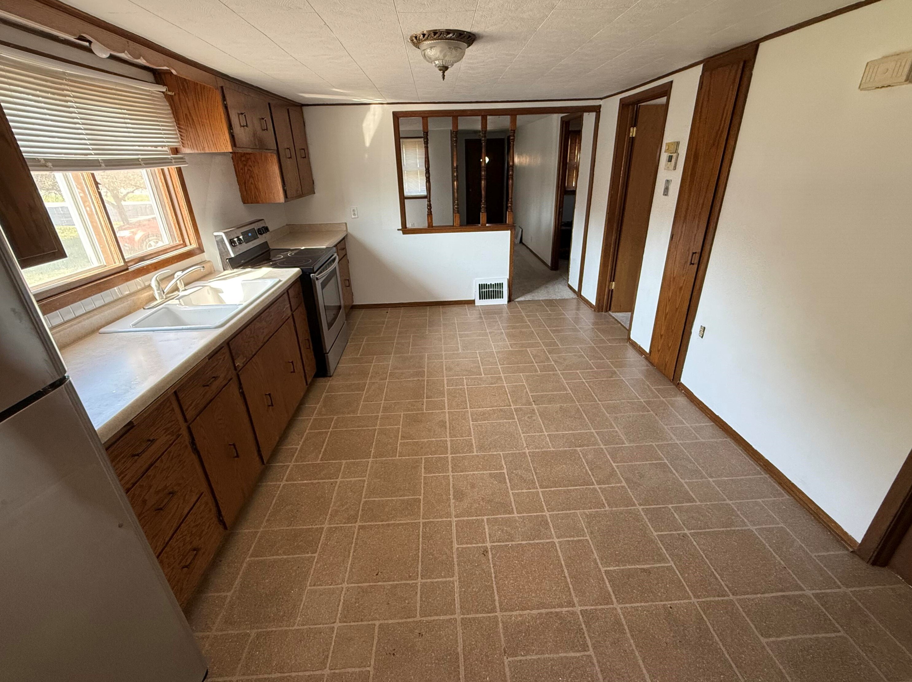 5201 Mill Rd, Milwaukee WI  53218-1305 exterior