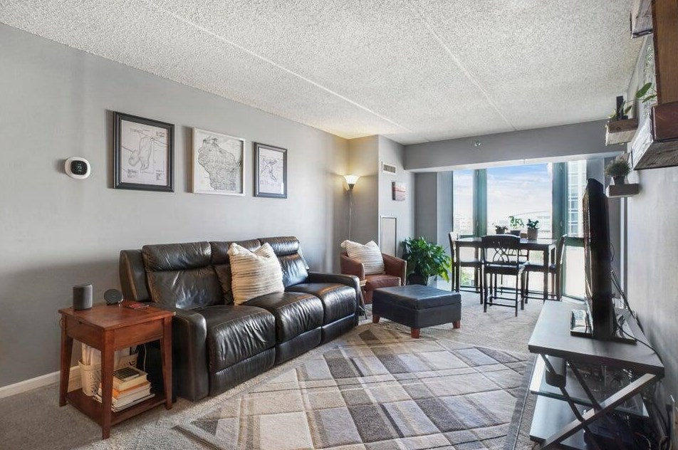 270 E Highland Ave #642, Milwaukee, WI 53202