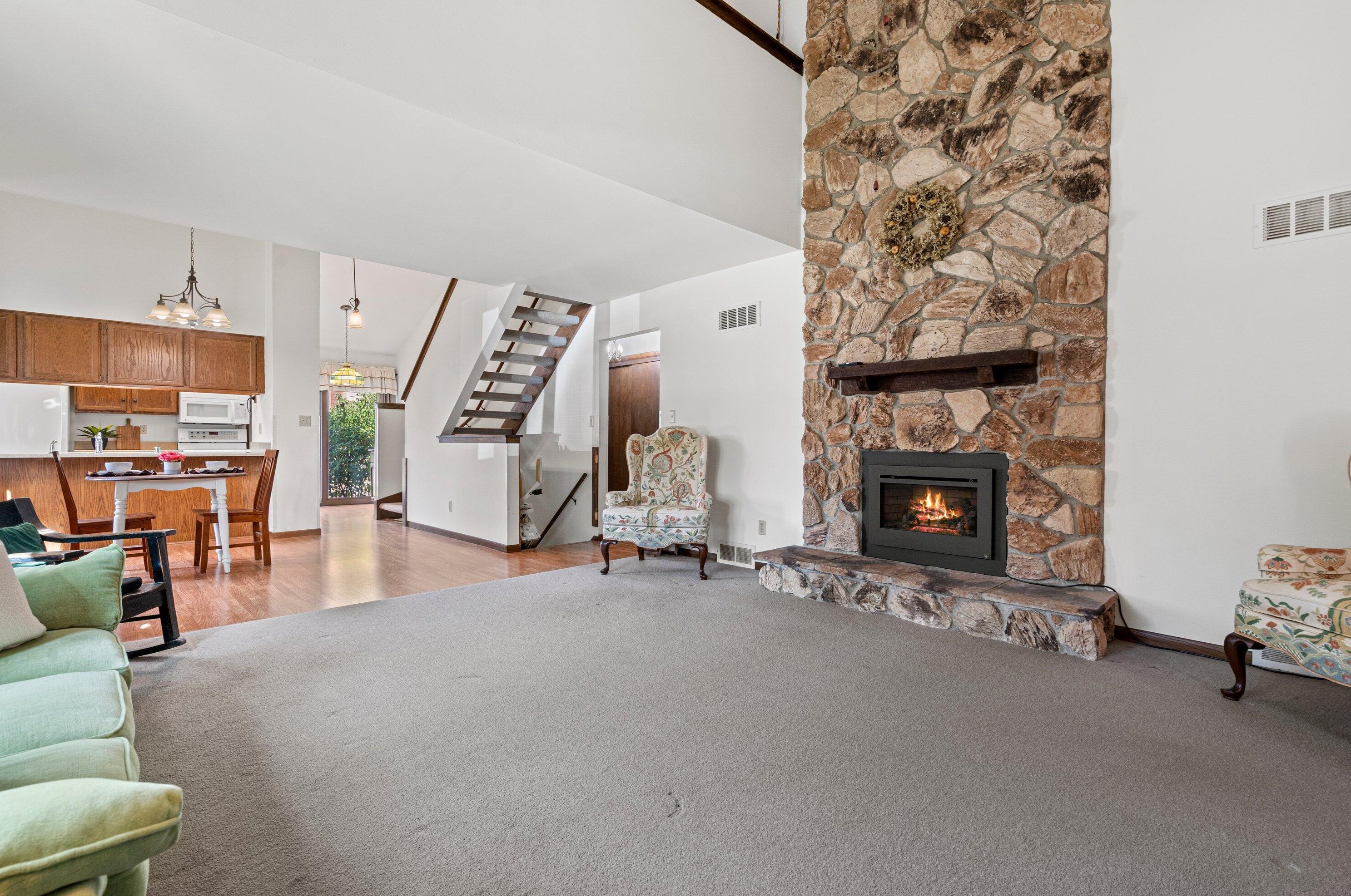 5055 S Stonehedge Dr, Milwaukee, WI 53220