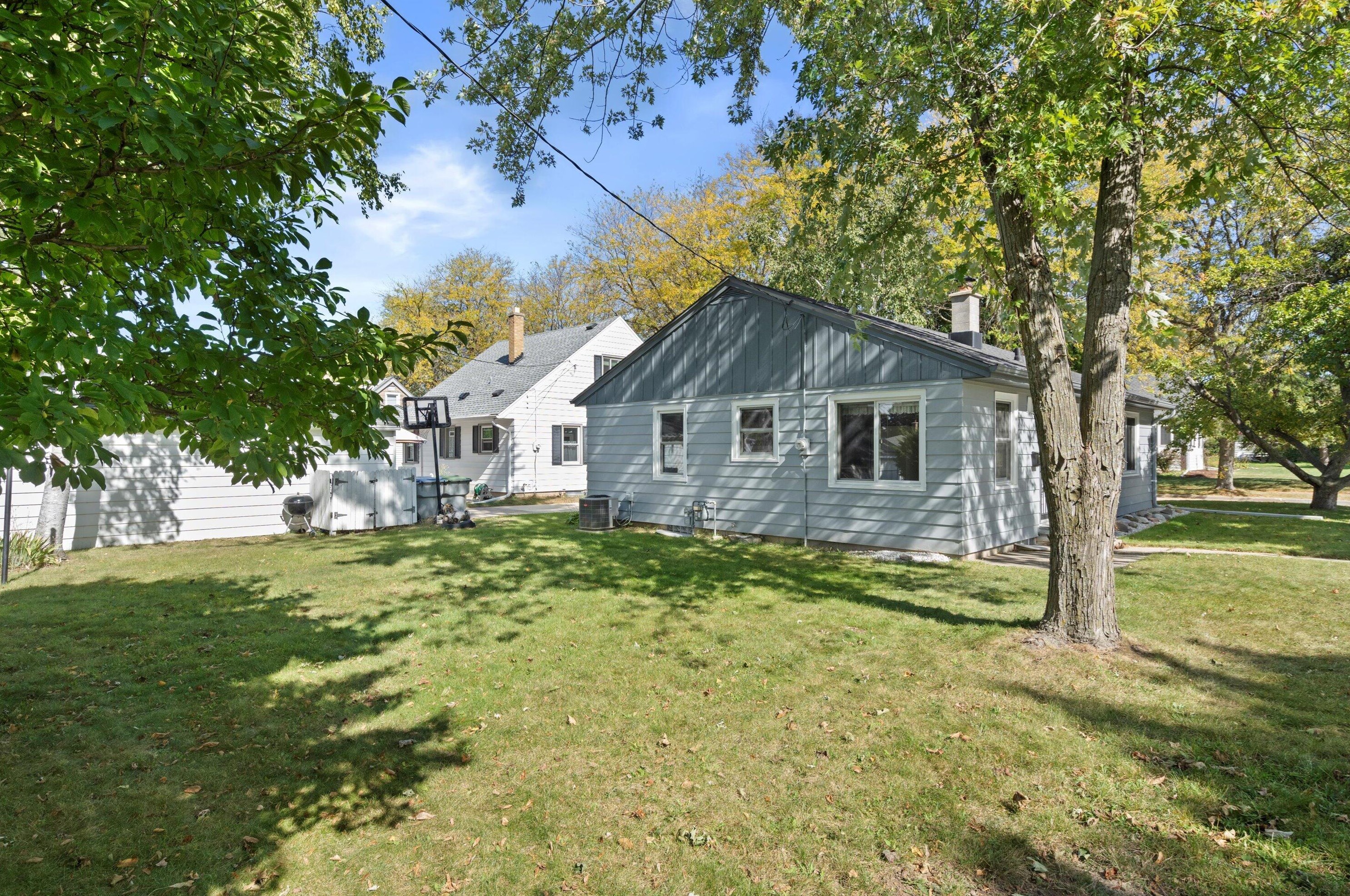 3175 56, Milwaukee WI 53219-4438 exterior