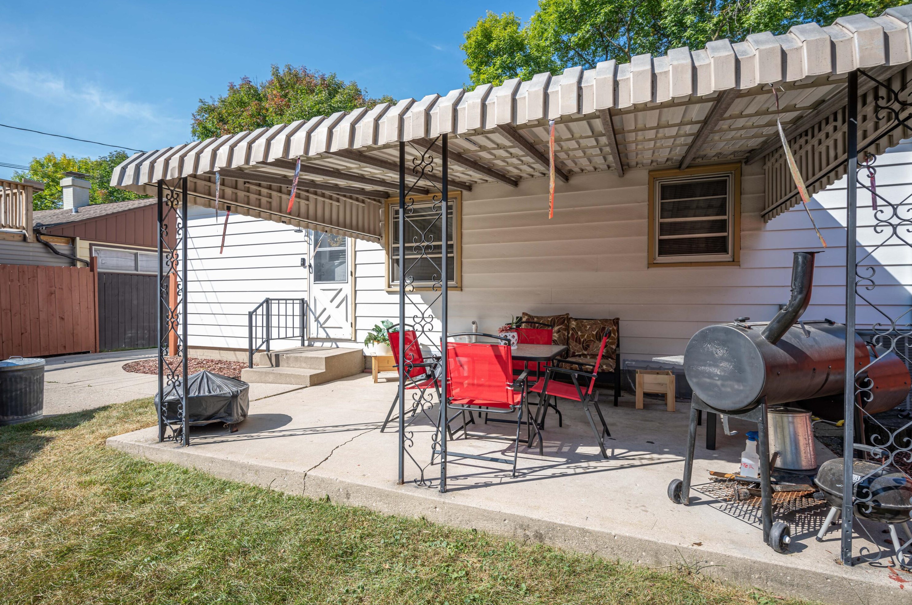 5224 56, Milwaukee WI 53218-3214 exterior