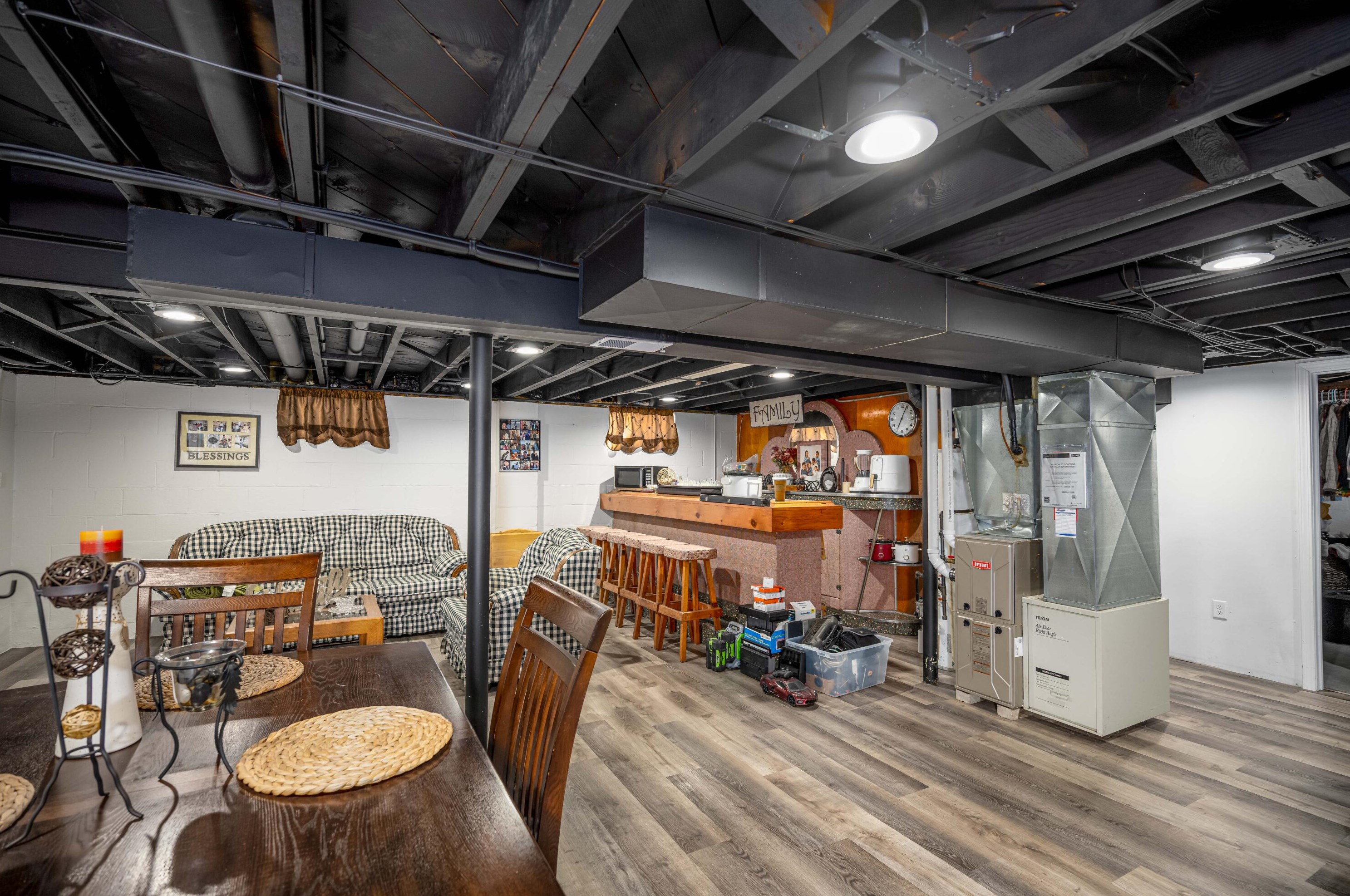 5224 56, Milwaukee WI 53218-3214 exterior