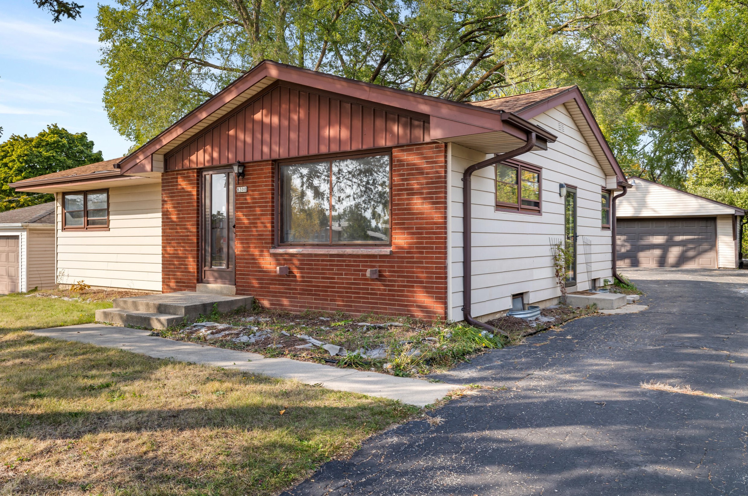 8300 W Mill Rd, Milwaukee, WI 53218