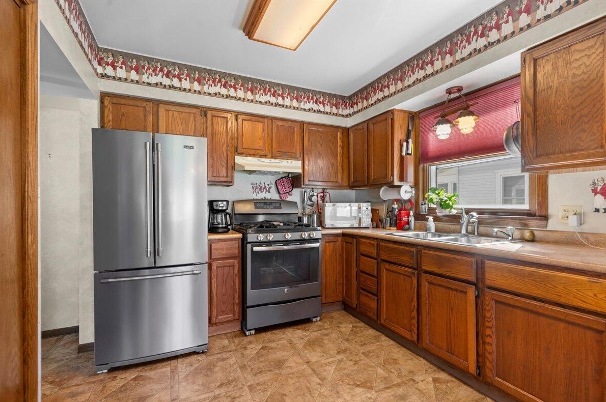 1025 4th St, Kiel, WI 53042-1143