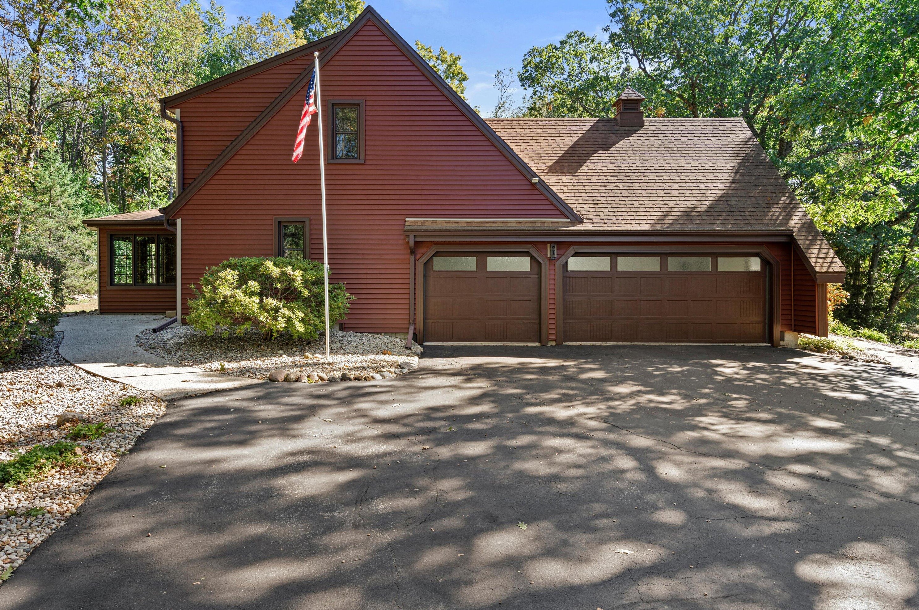 600 Glen Erin Dr, Hartford, WI 53027
