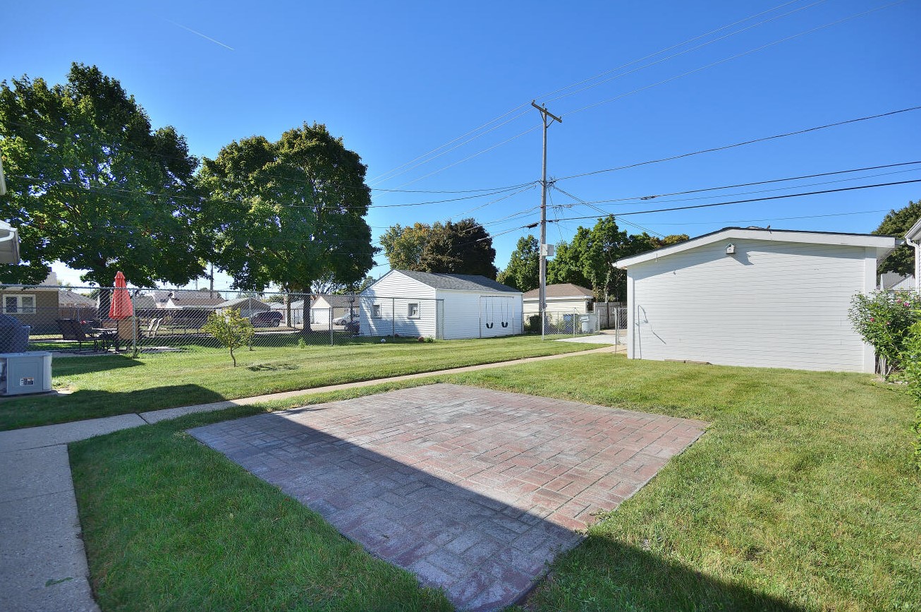 3821 20th St, Milwaukee WI 53221-1514 exterior