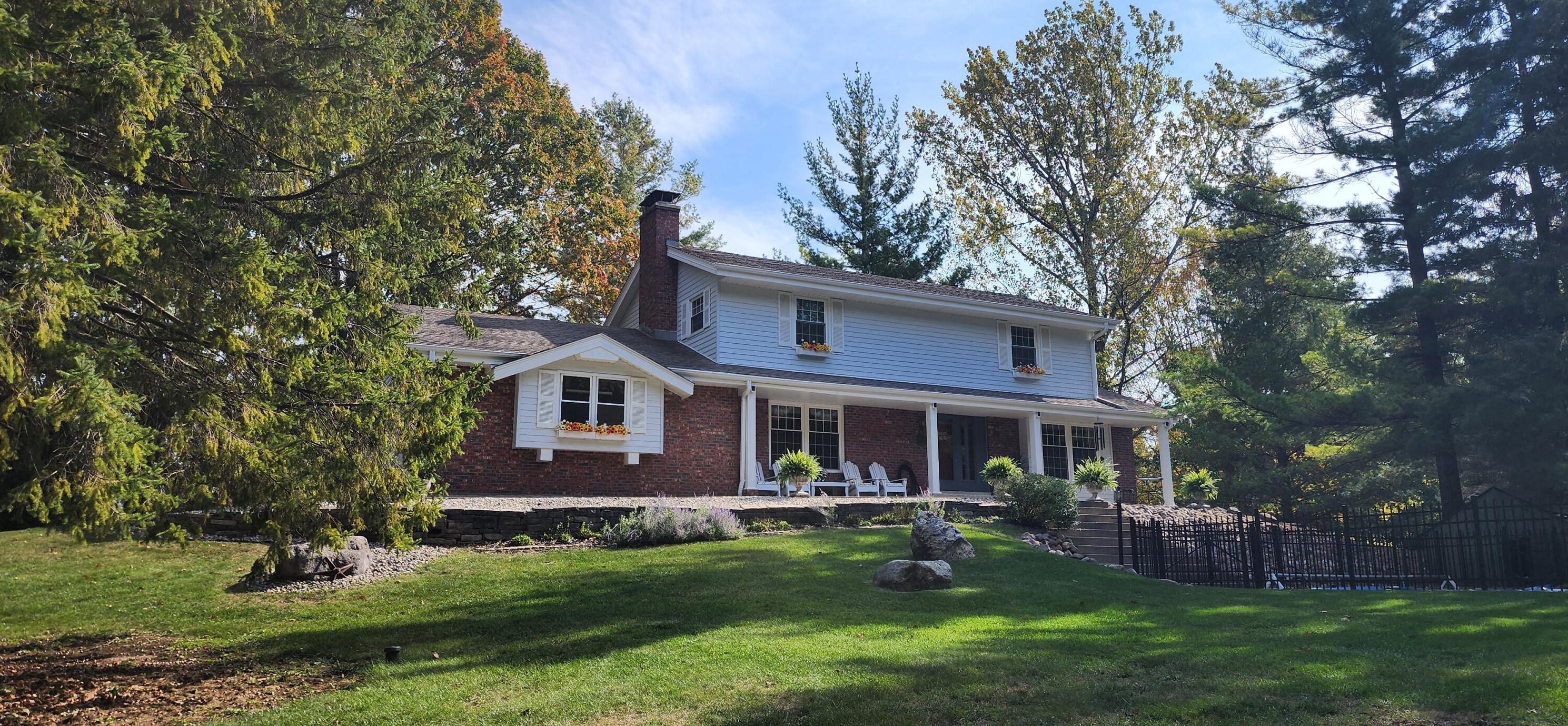 5402 Woodland Summit, West Bend, WI 53095