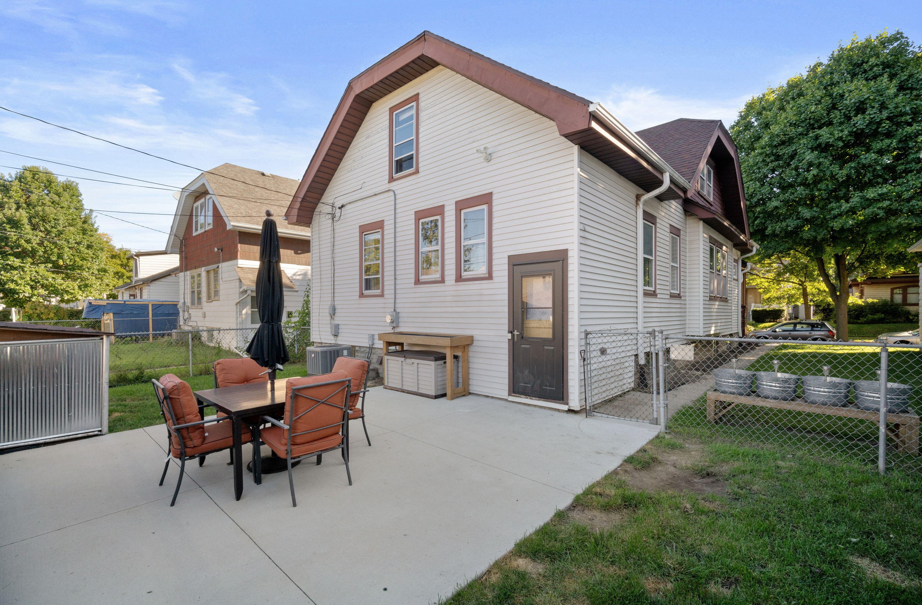 2179 56, Milwaukee WI 53219-1507 exterior