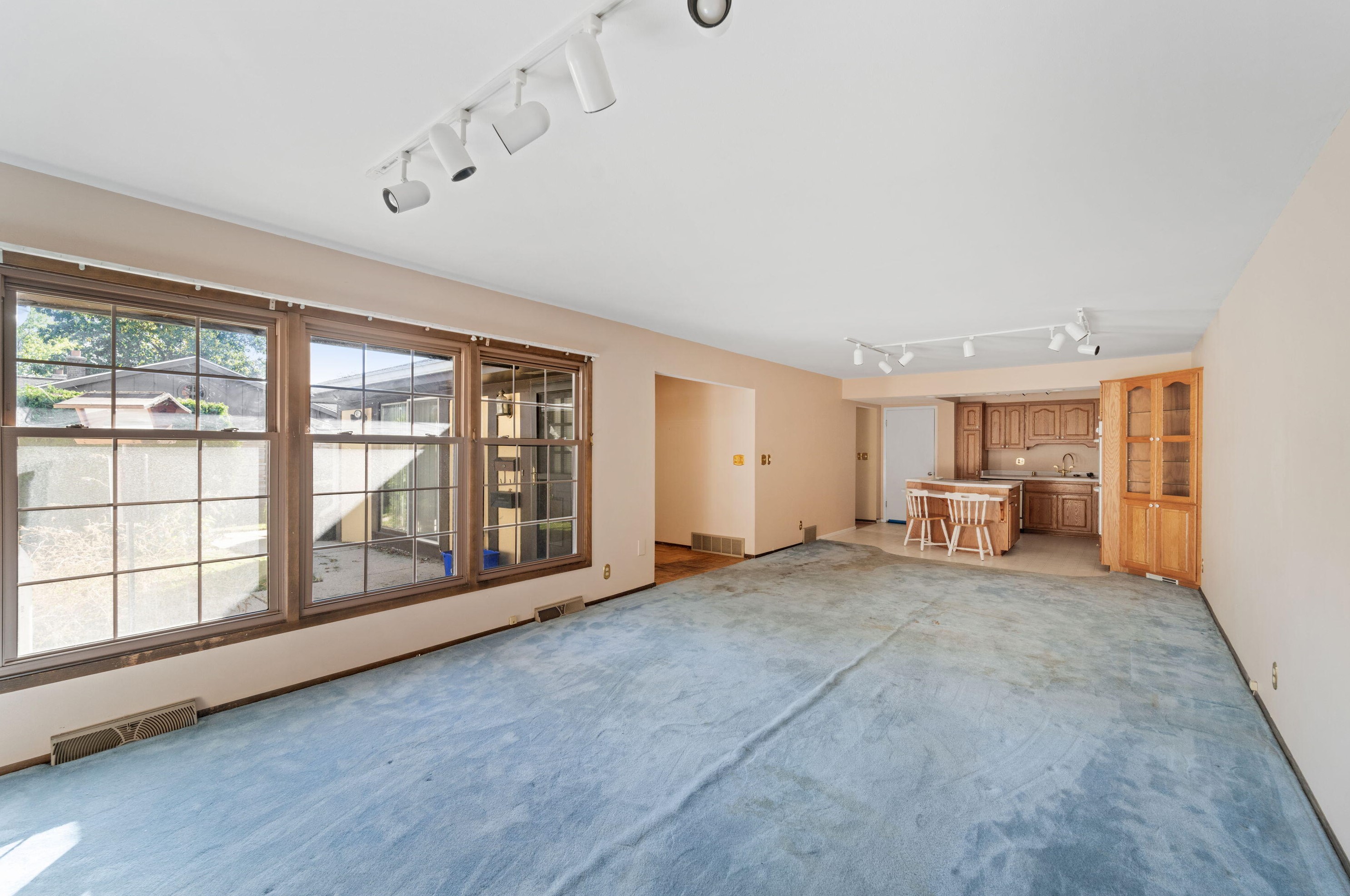 5252 Woodbridge Ln, Milwaukee, WI 53221