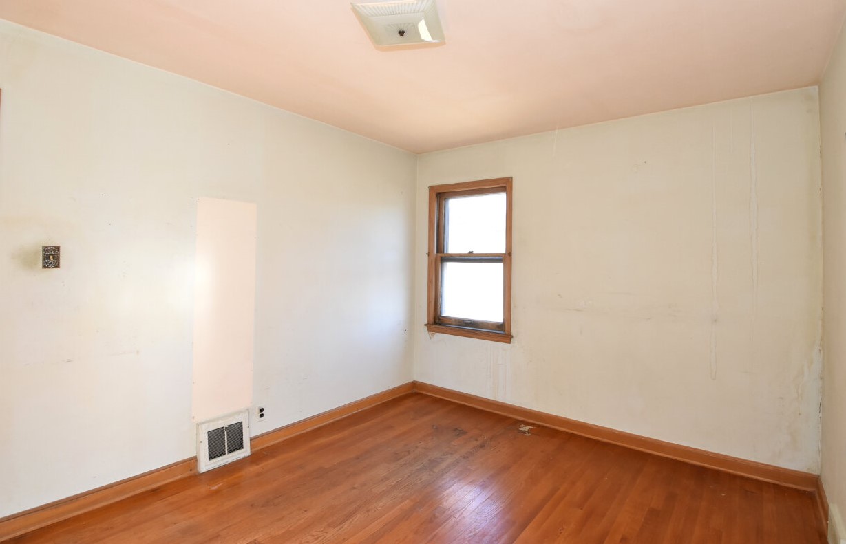 2370 64, Milwaukee WI 53219-2014 exterior