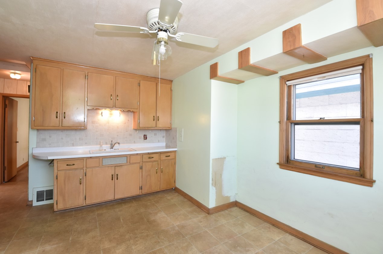 2370 64, Milwaukee WI 53219-2014 exterior