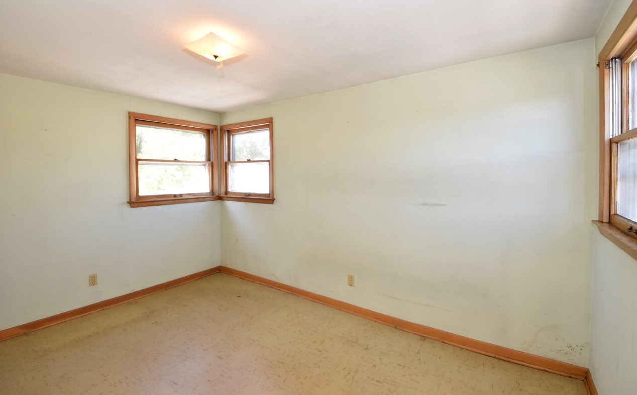 2370 64, Milwaukee WI 53219-2014 exterior