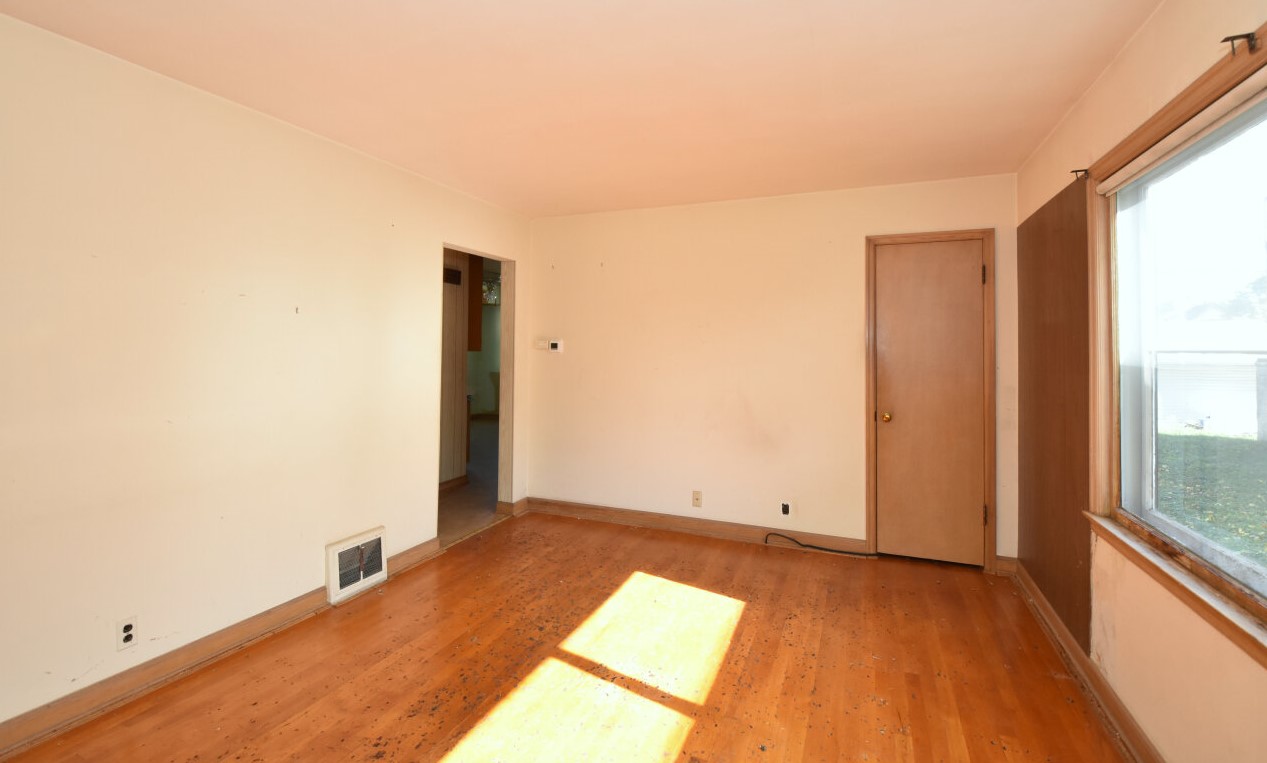 2370 64, Milwaukee WI 53219-2014 exterior