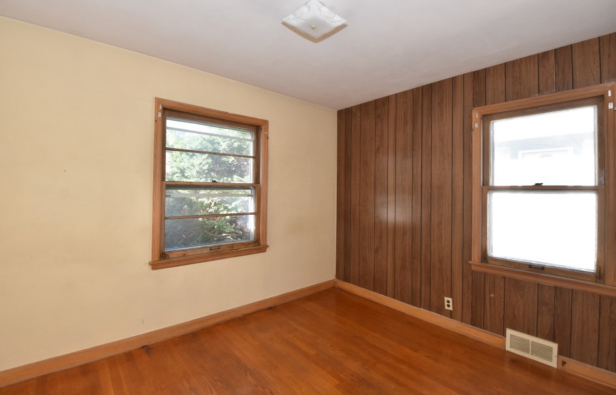 2370 64, Milwaukee WI 53219-2014 exterior