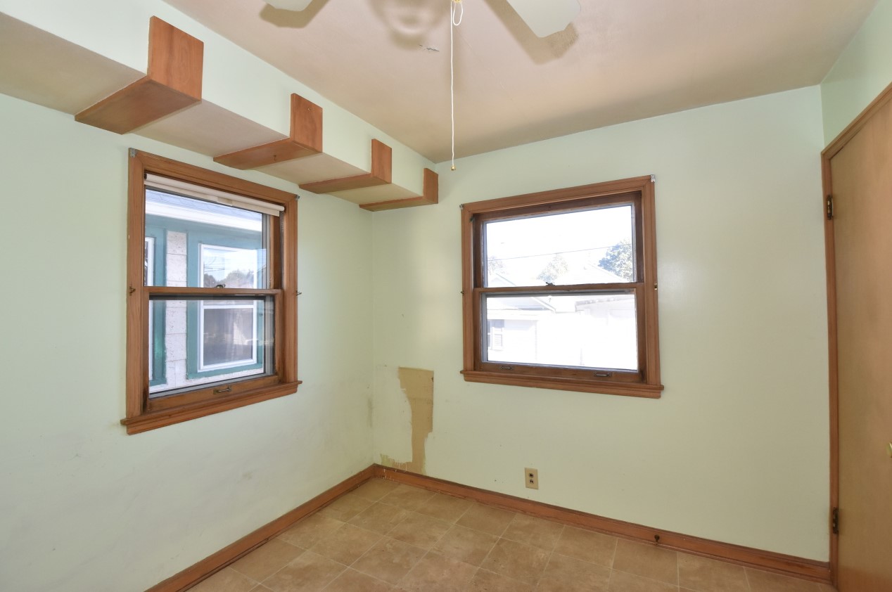 2370 64, Milwaukee WI 53219-2014 exterior