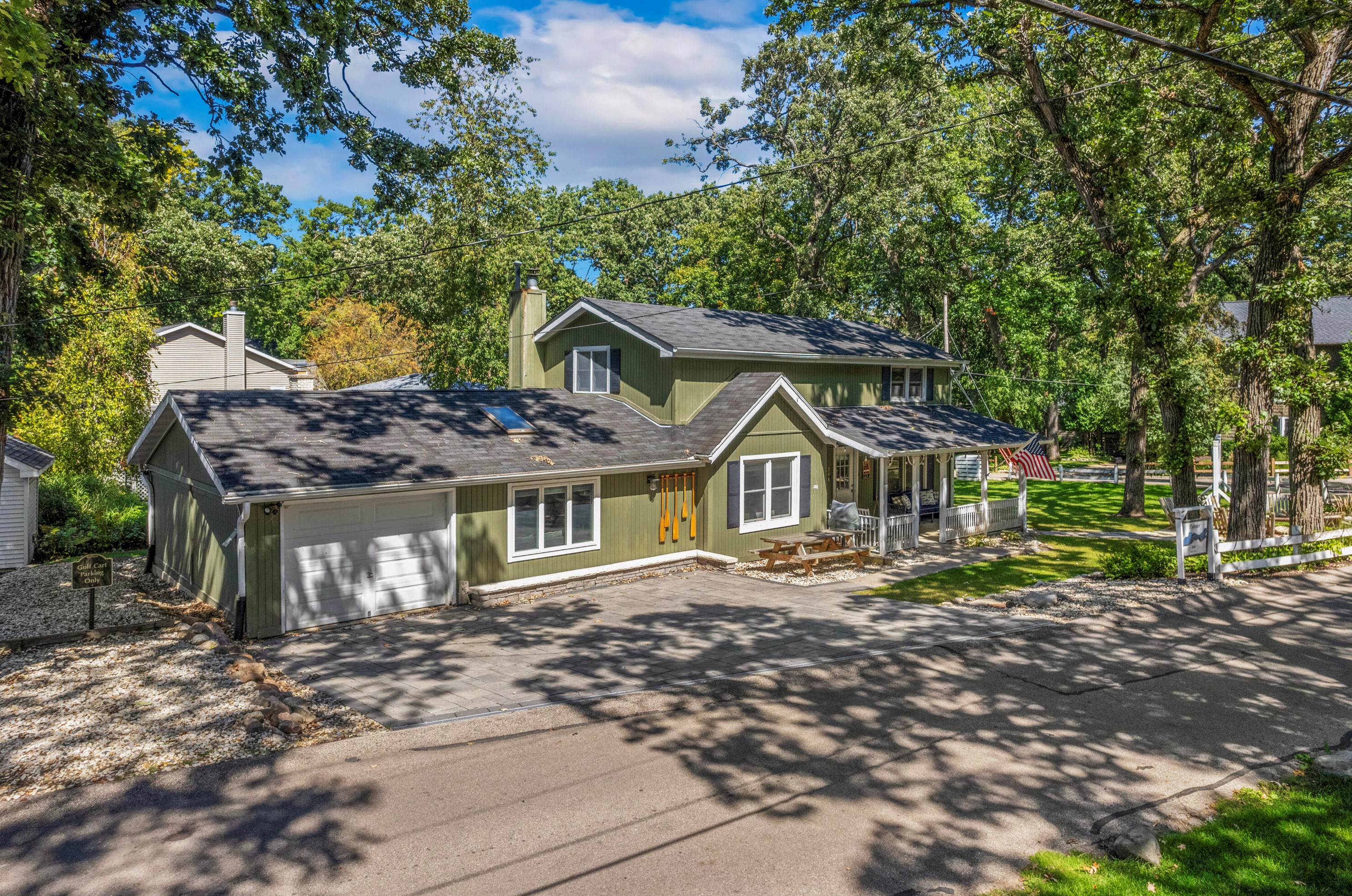 548 Sioux Dr, Fontana, WI 53125