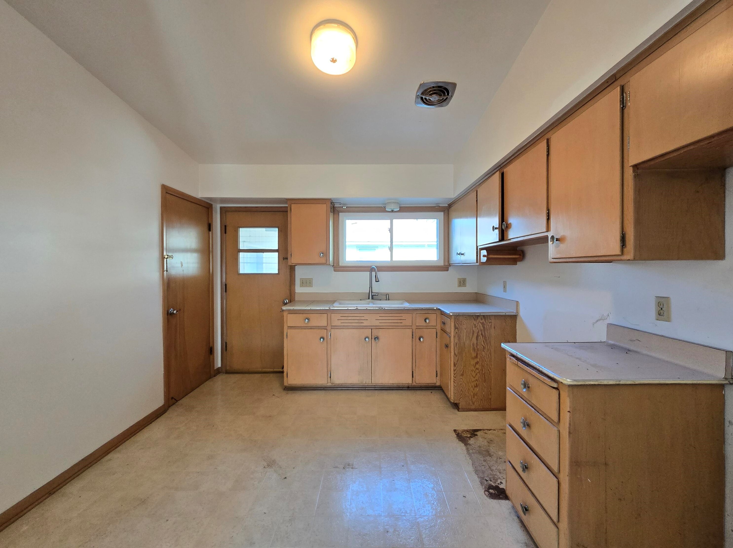 3650 S Sunset Dr, Milwaukee, WI 53220