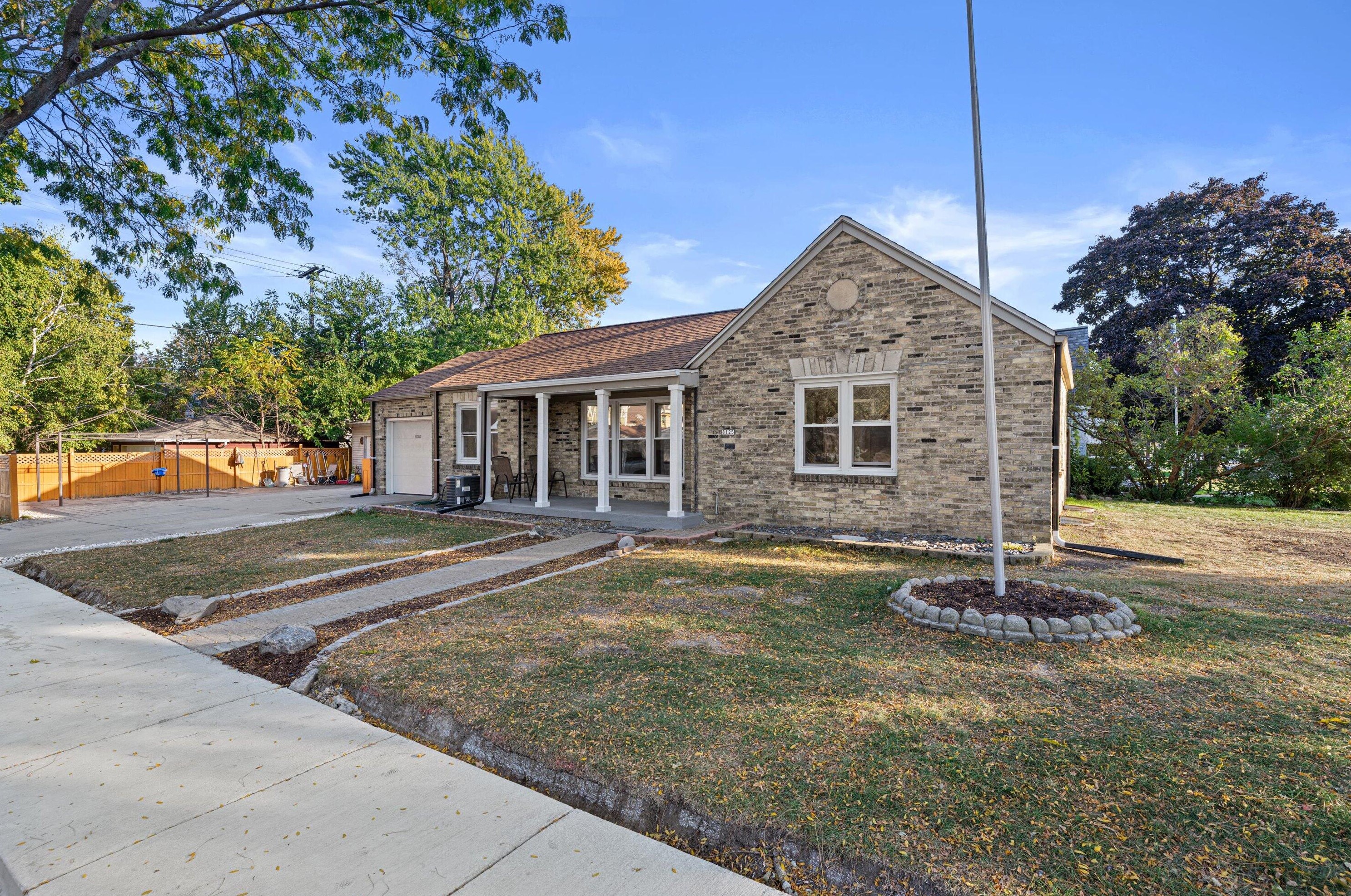 8125 W Rogers St, Milwaukee, WI 53219