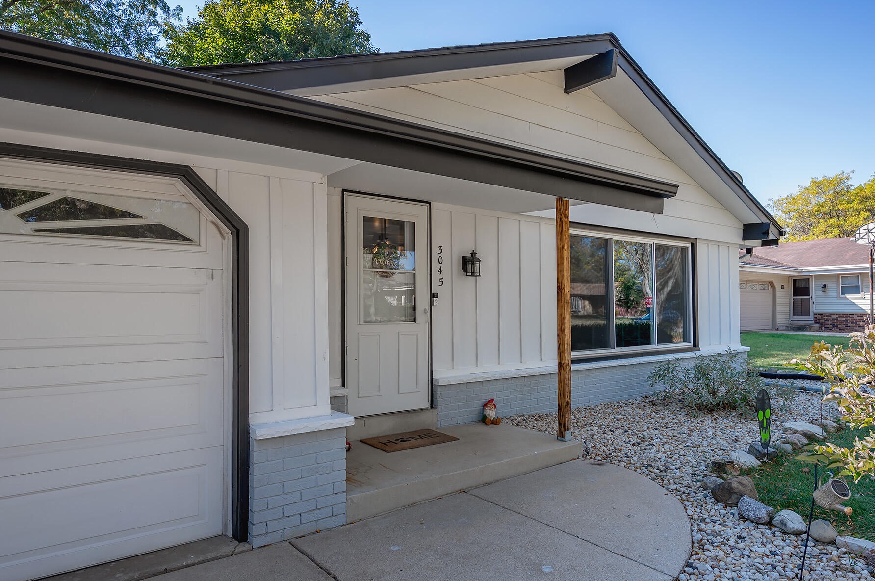 3045 W Southwood Dr, Hales Corners, WI 53132