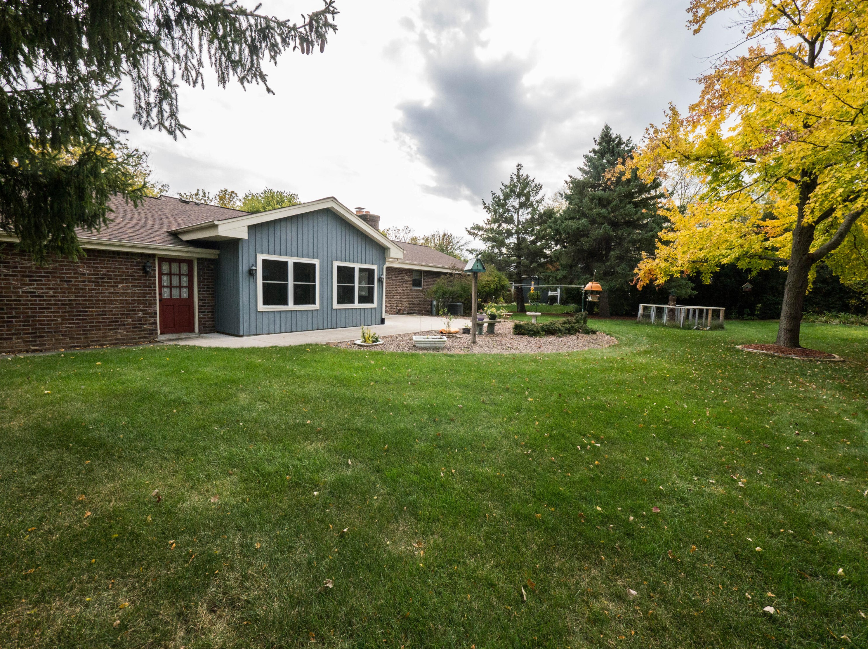 302 Comanche Ln, Waukesha, WI 53188-4401
