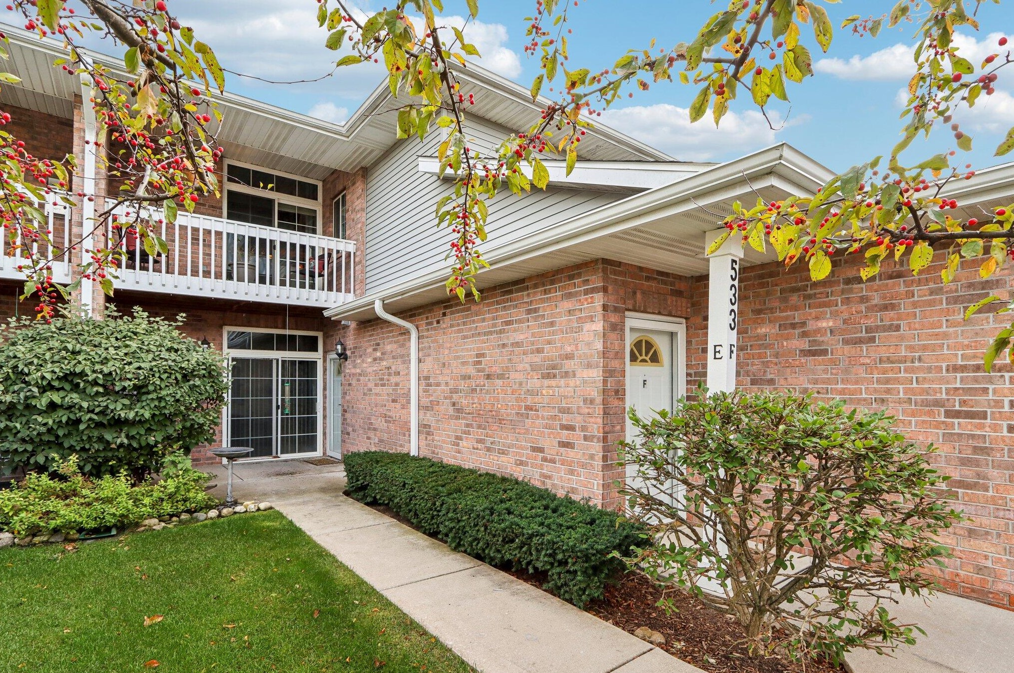 533 Westfield Way #f, Pewaukee, WI 53072