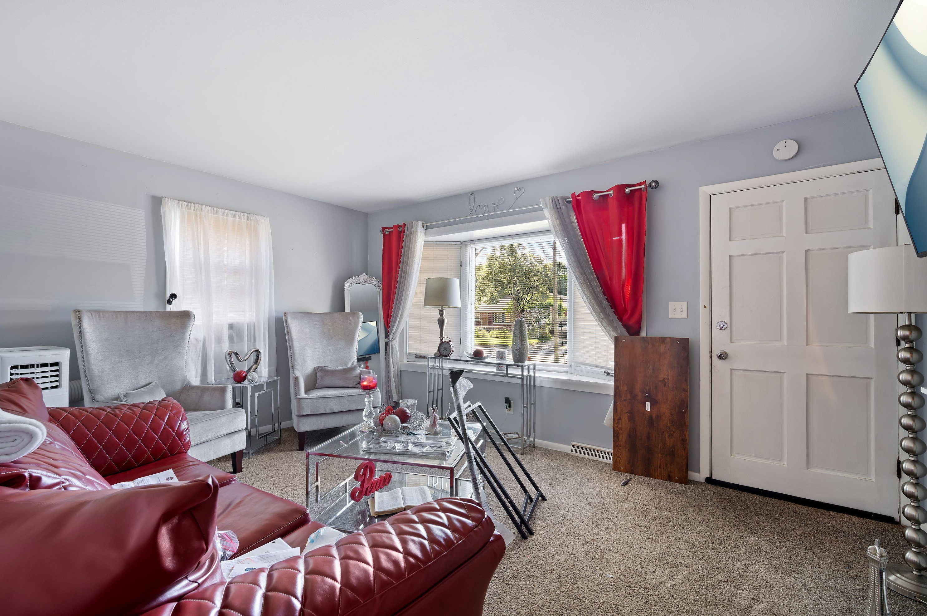 8260 W Sheridan Ave, Milwaukee, WI 53218