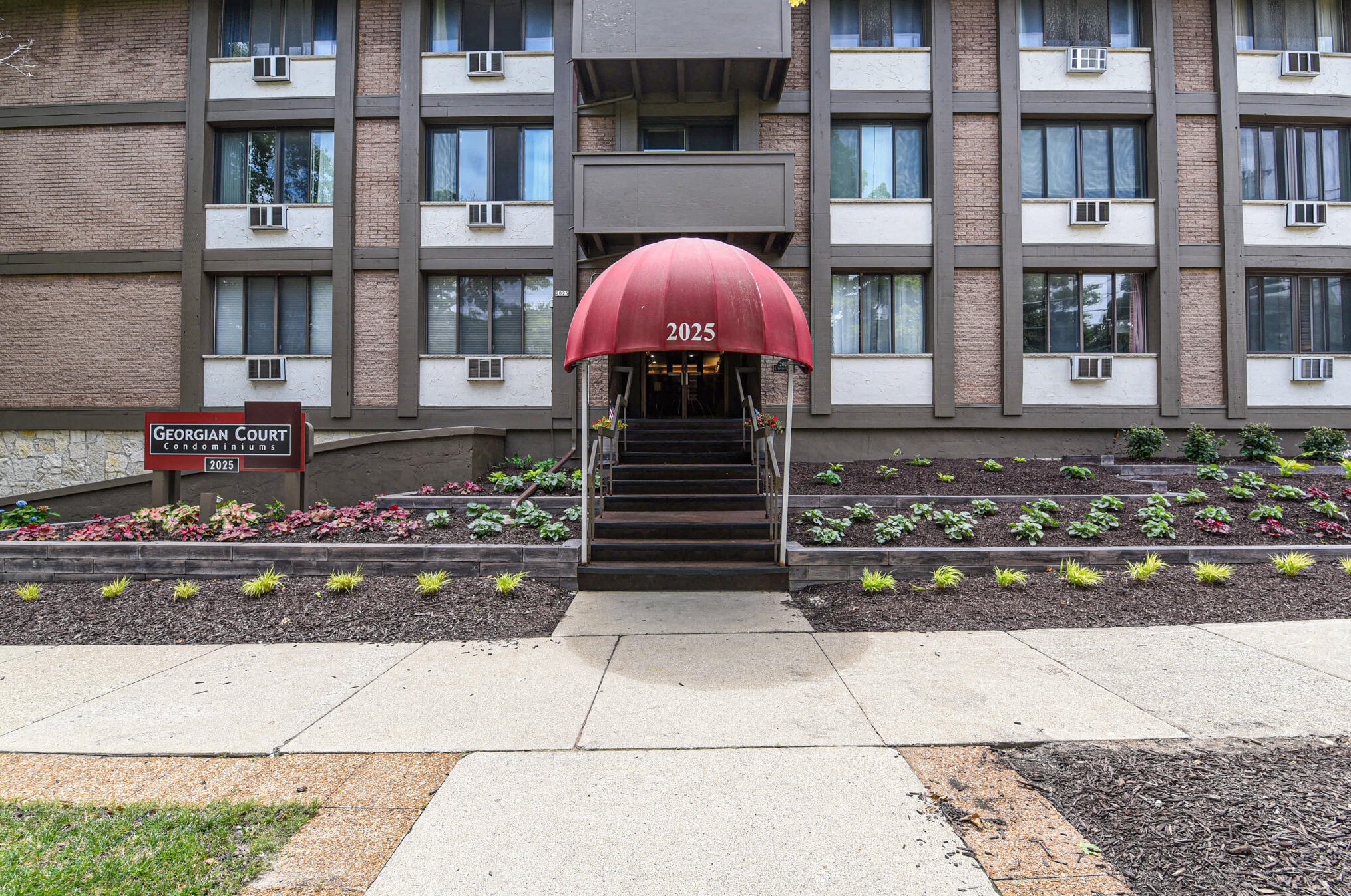 2025 E Greenwich Ave #115, Milwaukee, WI 53211