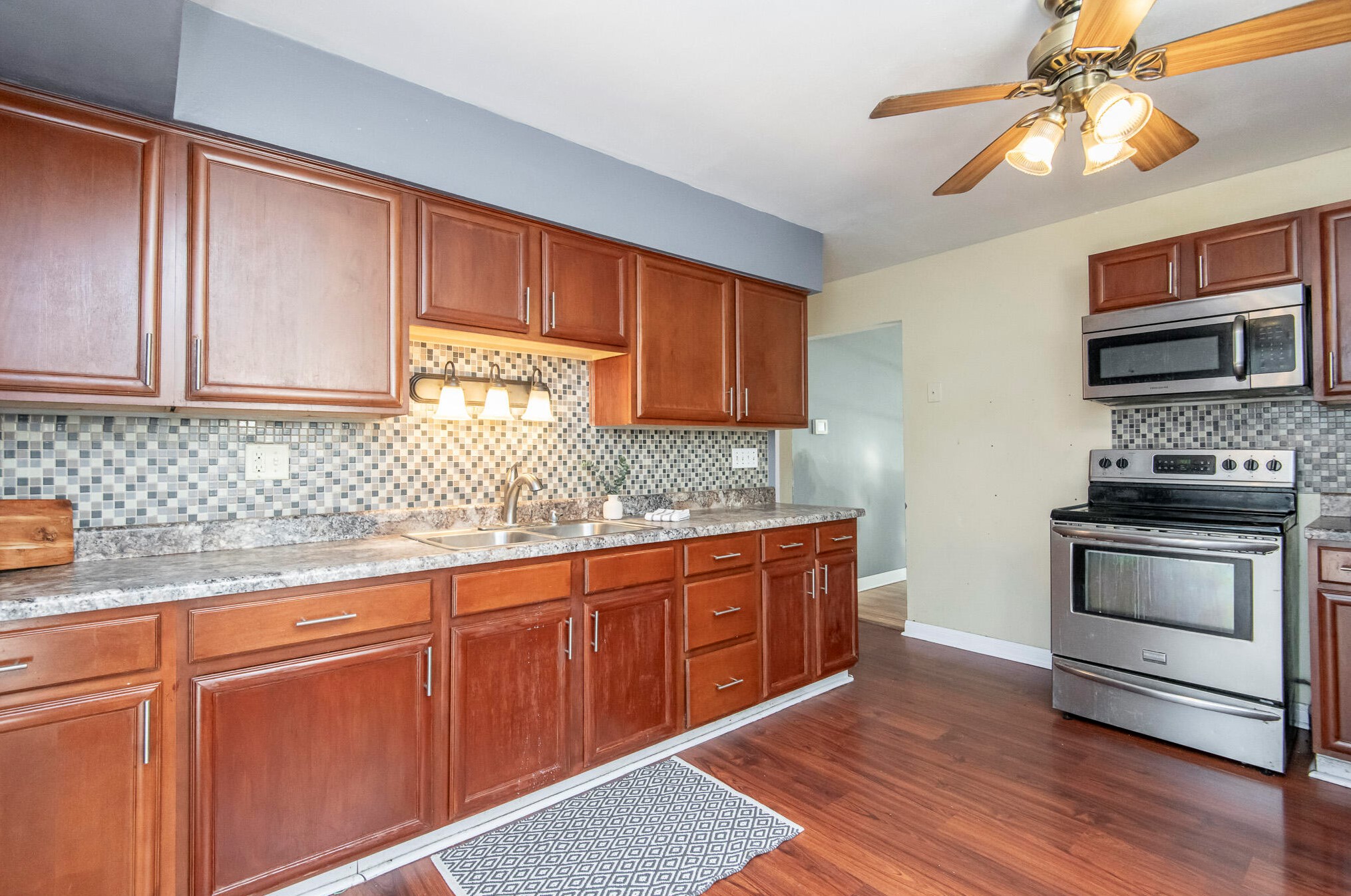 5669 N 79th St, Milwaukee, WI 53218