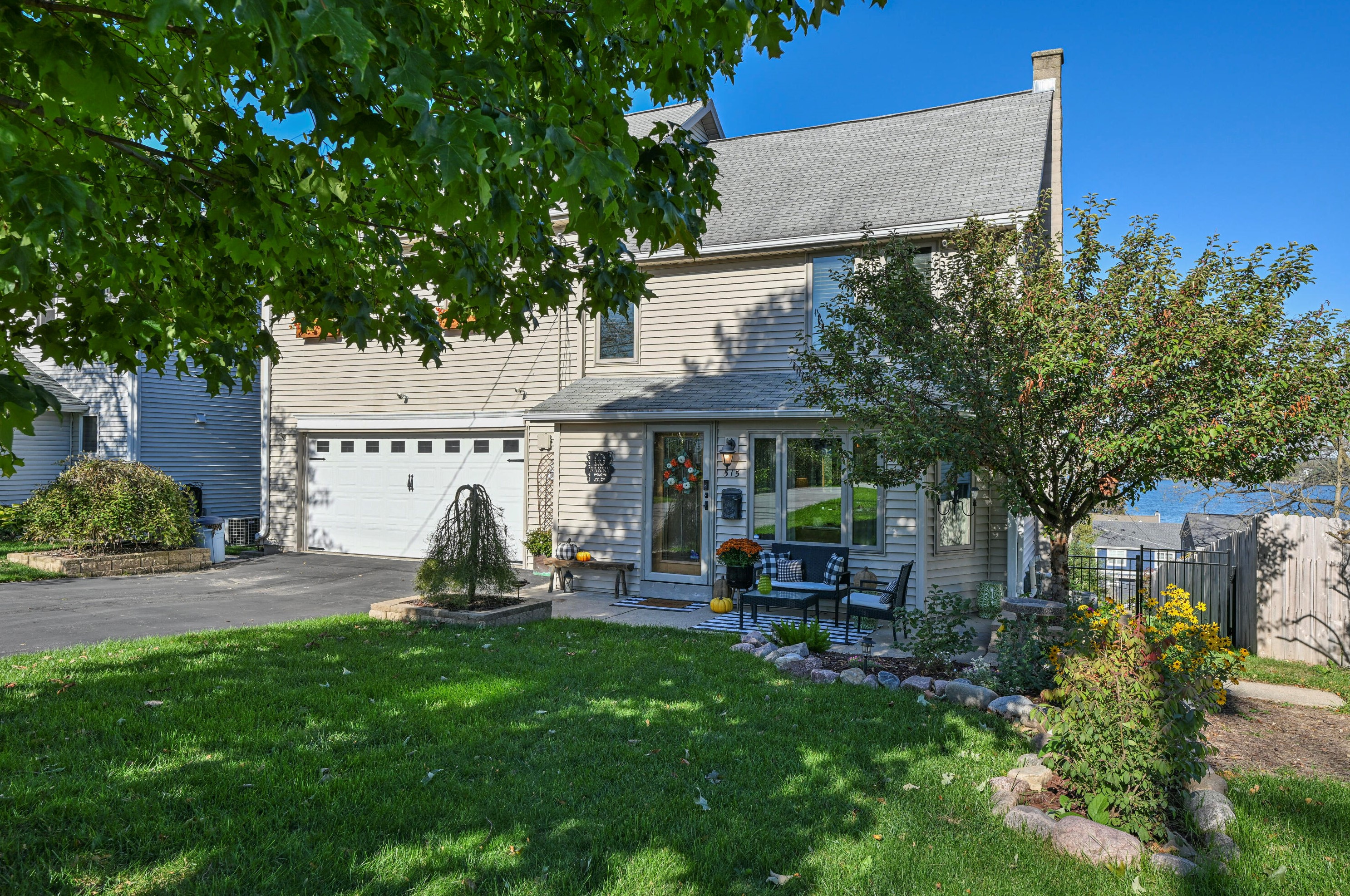 515 Prospect Ave, Pewaukee, WI 53072