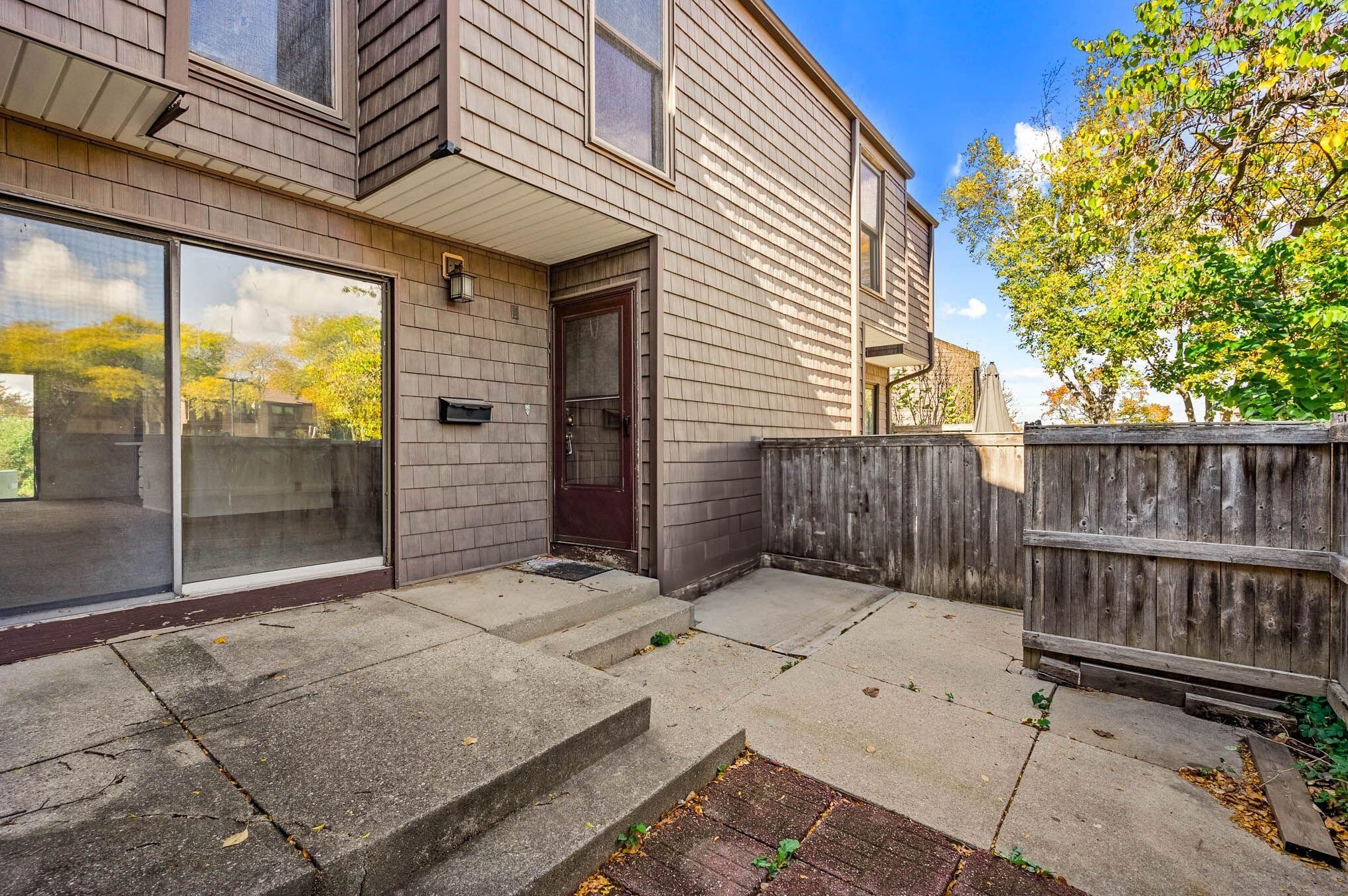 6985 W Glenbrook Rd #8, Milwaukee, WI 53223