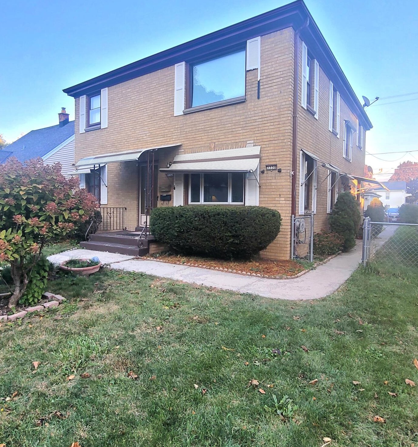 3328 26th St, Milwaukee, WI 53215-4822
