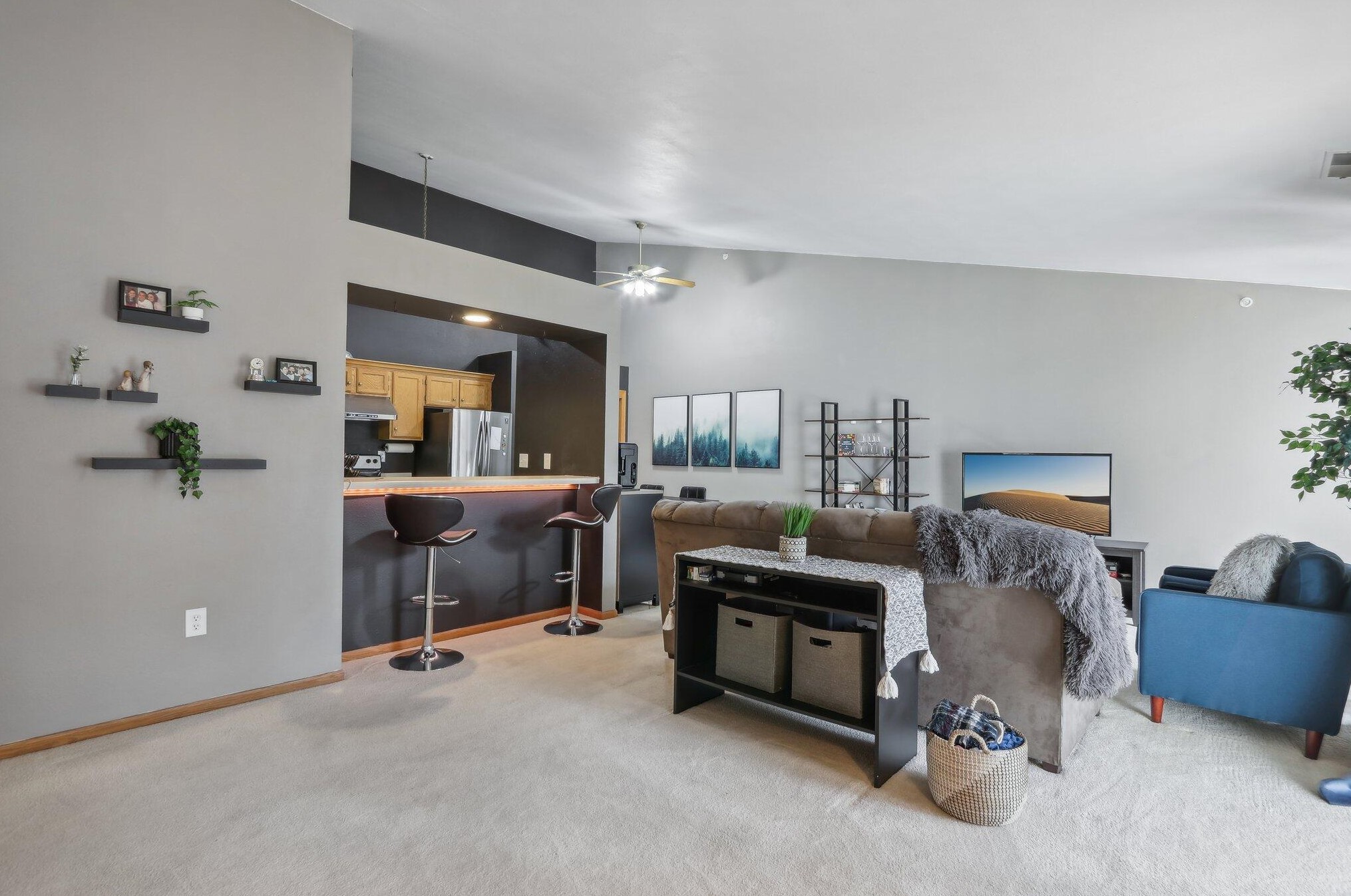 9322 W Loomis Rd #5, Hales Corners, WI 53132
