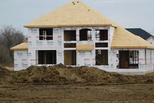 233 Candleberry Ln, Grafton, WI 53024 - Photo 2