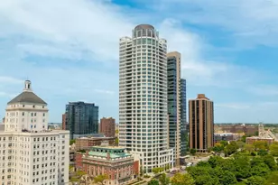 825 N Prospect Ave, Milwaukee, WI 53202 - Photo 30