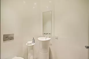 825 N Prospect Ave, Milwaukee, WI 53202 - Photo 24