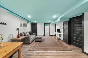 2734 N Maryland Ave, Milwaukee, WI 53211 - Photo 16