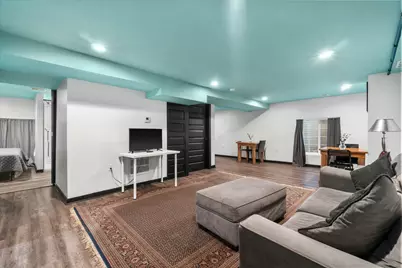 2734 N Maryland Ave, Milwaukee, WI 53211 - Photo 18