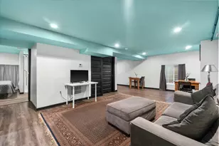 2734 N Maryland Ave, Milwaukee, WI 53211 - Photo 18