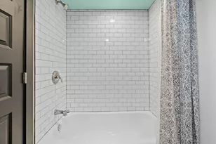 2734 N Maryland Ave, Milwaukee, WI 53211 - Photo 20