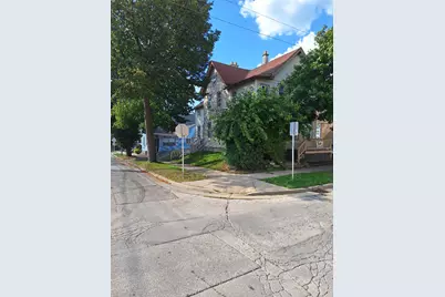 1753 N Marshall St, Milwaukee, WI 53202 - Photo 22