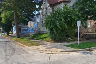 1753 N Marshall St, Milwaukee, WI 53202 - Photo 22