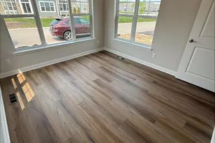 880 S Verona Cir, Grafton, WI 53024 - Photo 10