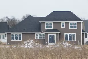 257 Candleberry Ln, Grafton, WI 53024 - Photo 2