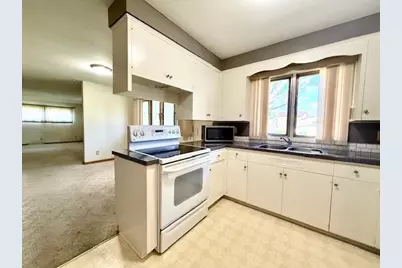 106  Mc Phail Ave, Caledonia, MN 55921 - Photo 2