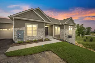 N28W25285 Madeline Blvd, Pewaukee, WI 53072 - Photo 2