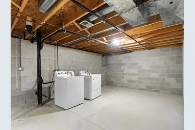 1933  Kellner St #1935, Manitowoc, WI 54220 - Photo 10