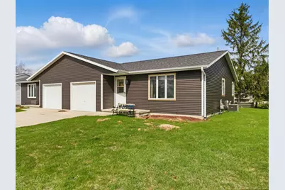 1933  Kellner St #1935, Manitowoc, WI 54220 - Photo 12