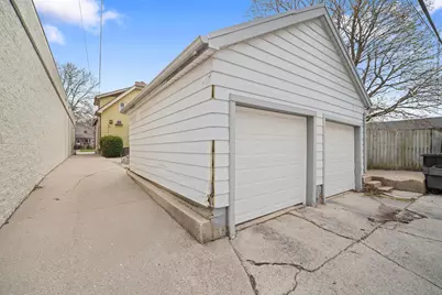 3423 S Clement Ave, Milwaukee, WI 53207 - Photo 16