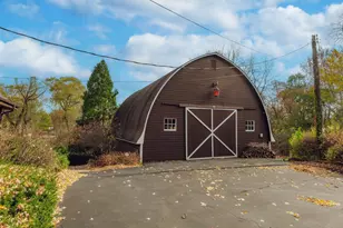 15555 Esser Ct, Brookfield, WI 53005 - Photo 4