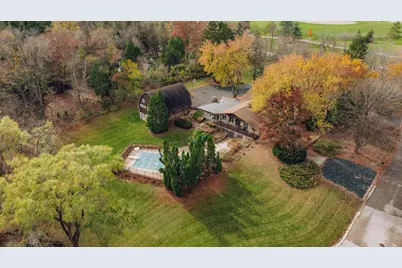 15555  Esser Ct, Brookfield, WI 53005 - Photo 2